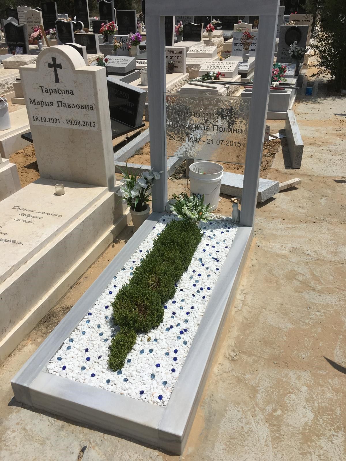מצבות המשפצים